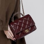 Metal chain diamond grid handbag - Image 3