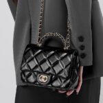 Metal chain diamond grid handbag - Image 5
