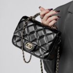Metal chain diamond grid handbag - Image 4